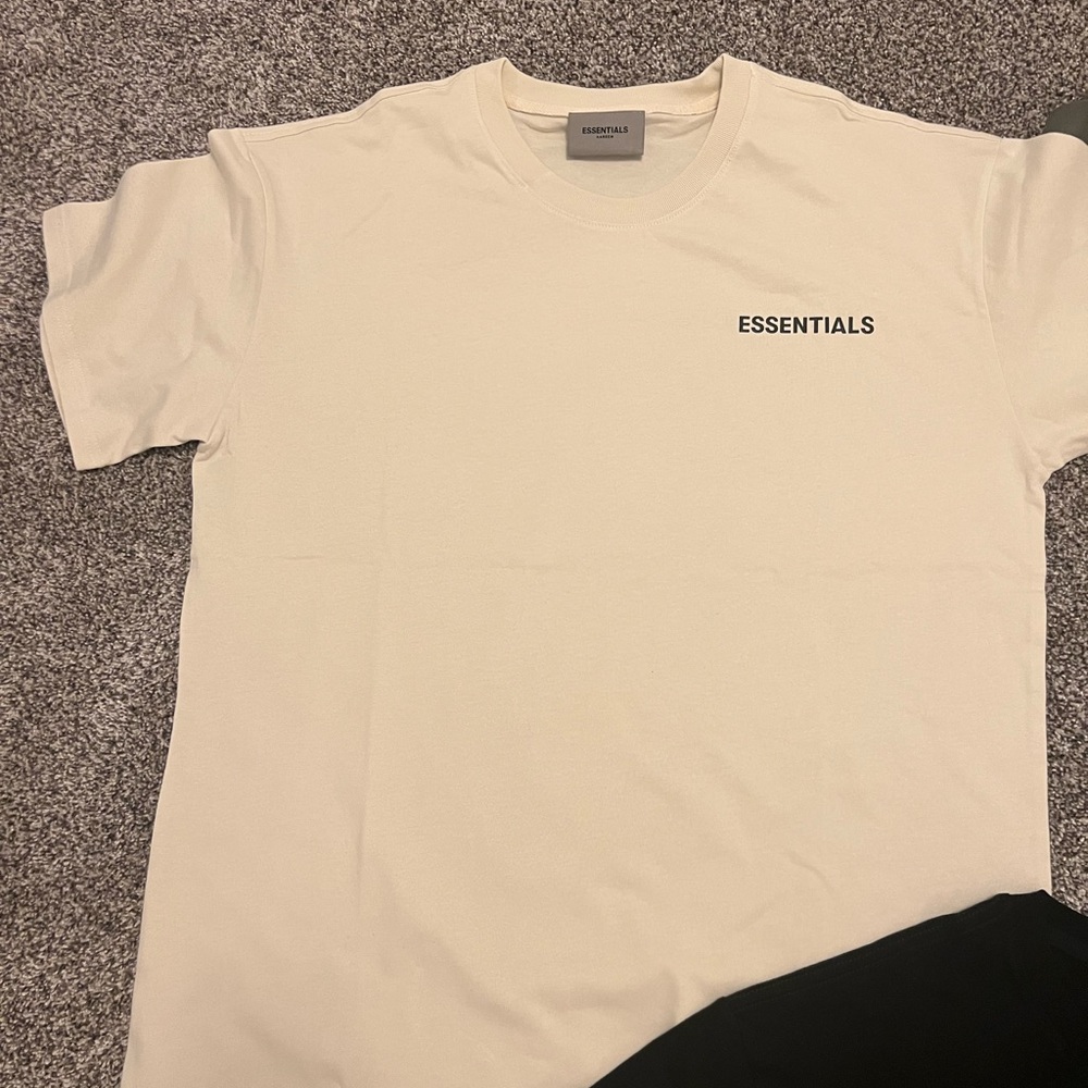 Essential T-Shirt - Never Worn - Light Green